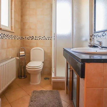 Tio Pedro - Swimming Pool - For Families- By Bedzy *