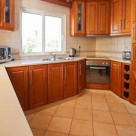 Tio Pedro - Swimming Pool - For Families- By Bedzy Villa