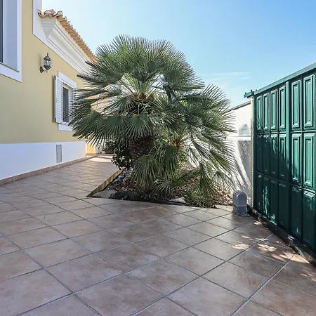 Tio Pedro - Swimming Pool - For Families- By Bedzy Villa *